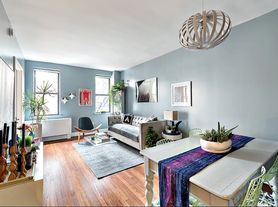 245 W 25th St