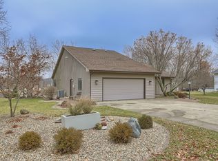 1902 Lake Shore Dr, Mahomet, IL