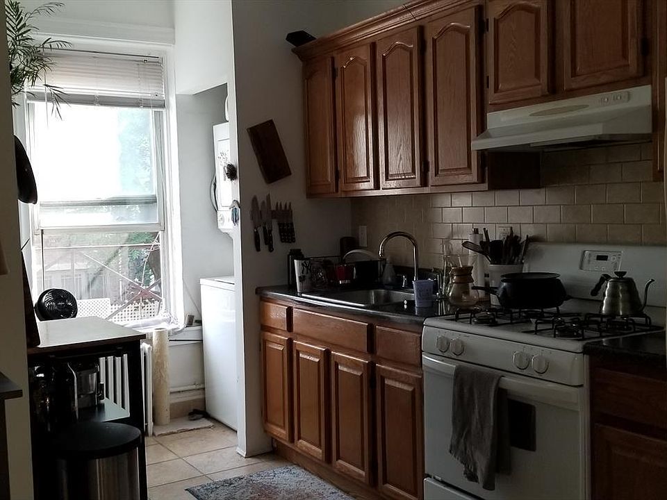 2nd image of 232 Sackett St APT 2R