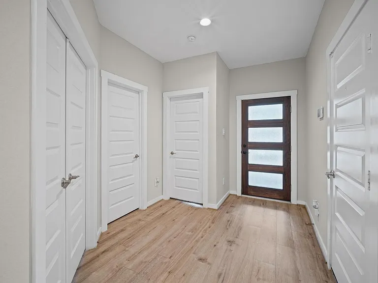 3042 Schultz Manor Ln — Photo 6