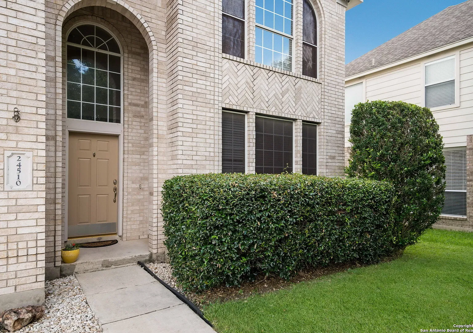 4 bed, 2.5 bath, 2883 sqft, $2,800 — Photo 3