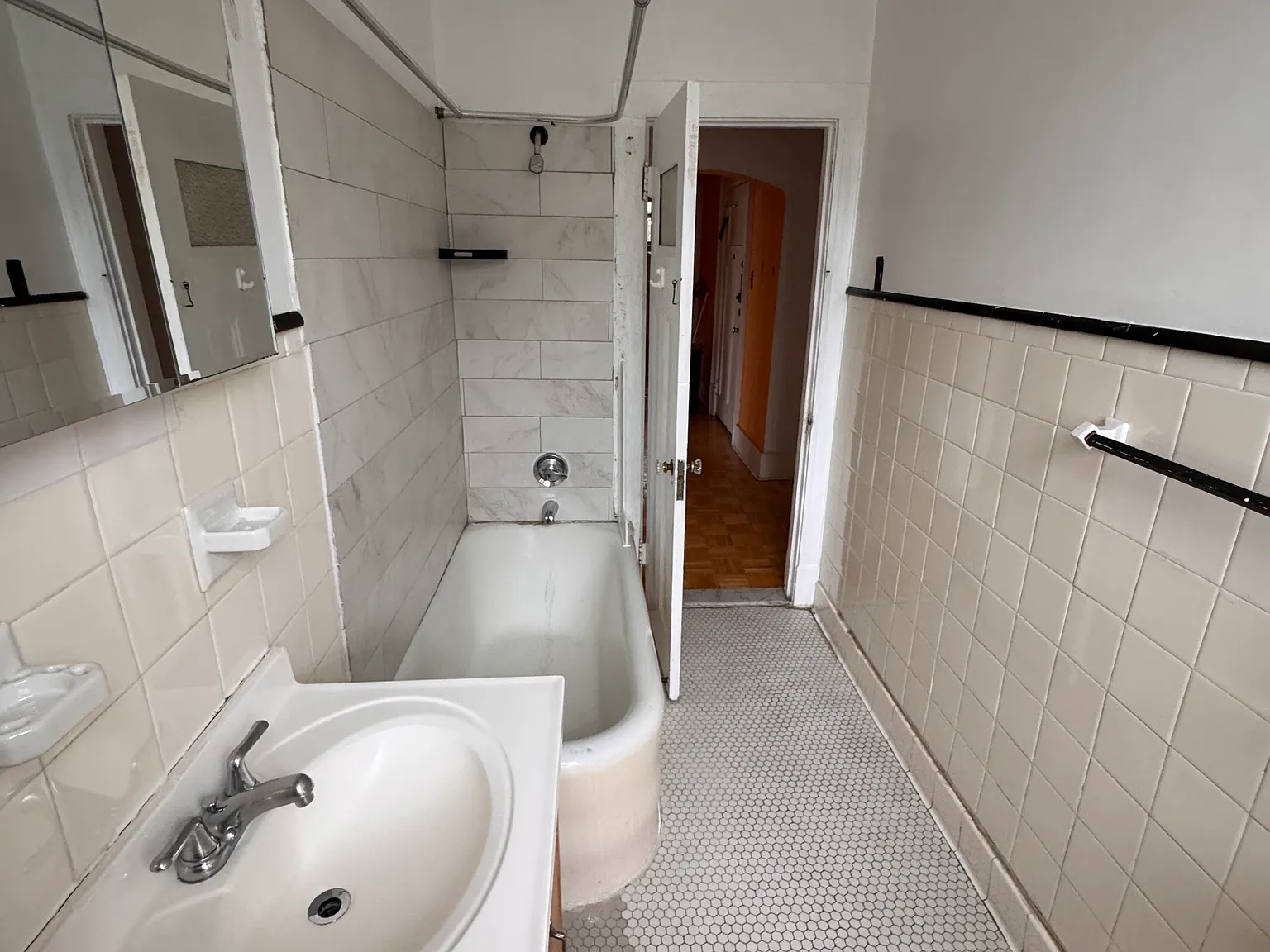 2 bed, 950 sqft, $1,995 — Photo 3