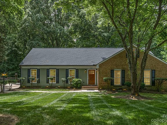 3rd image of 4042 Bridgewood Ln