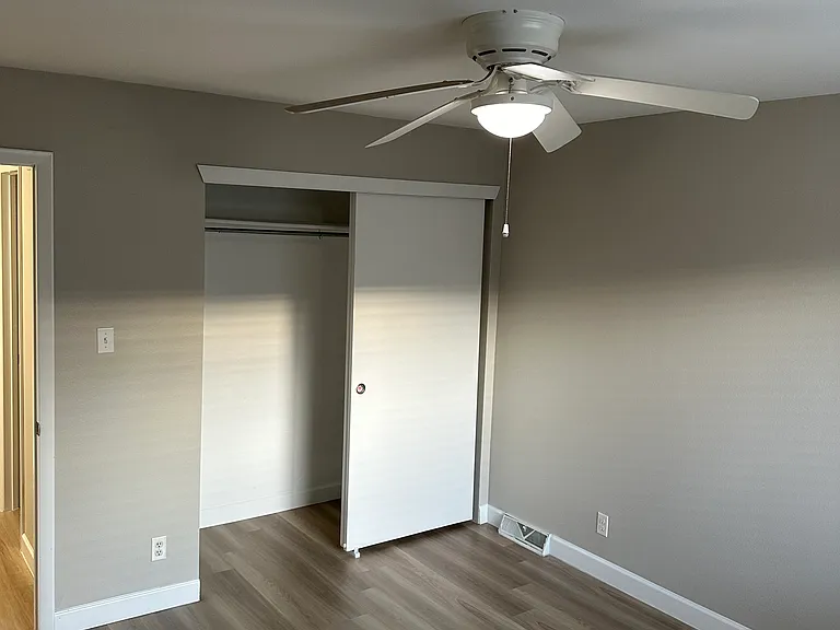 1145 S Oneida St #D — Photo 12