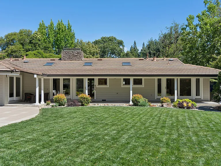 61 Bradley Ave — Photo 44