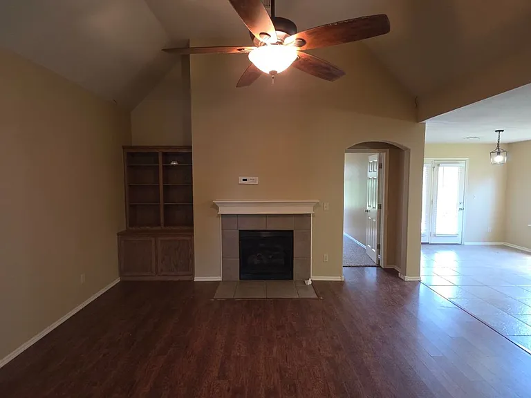 20254 E 32nd St S — Photo 2