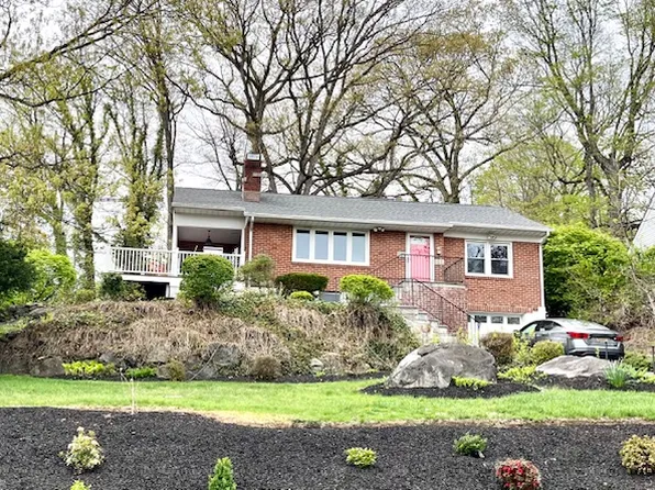 (undisclosed Address), Pleasantville, NY 10570