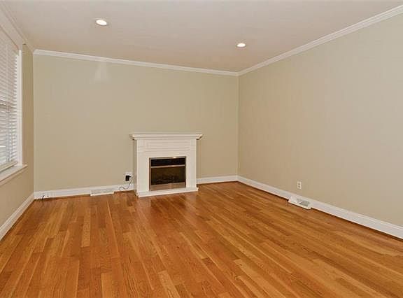 3rd image of 535 Andrews Ave