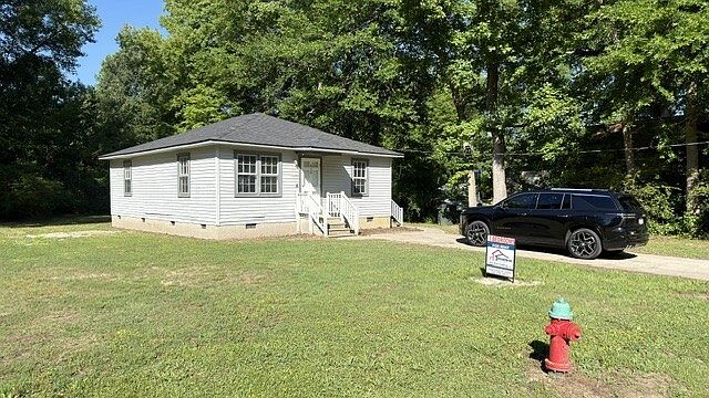 1st image of 615 Taylor Dr