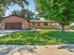 5822 Cimmarron Ln, Waterloo, IA 50701