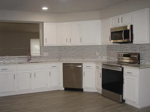 2331 Tall Ships Dr, Friendswood, TX 77546