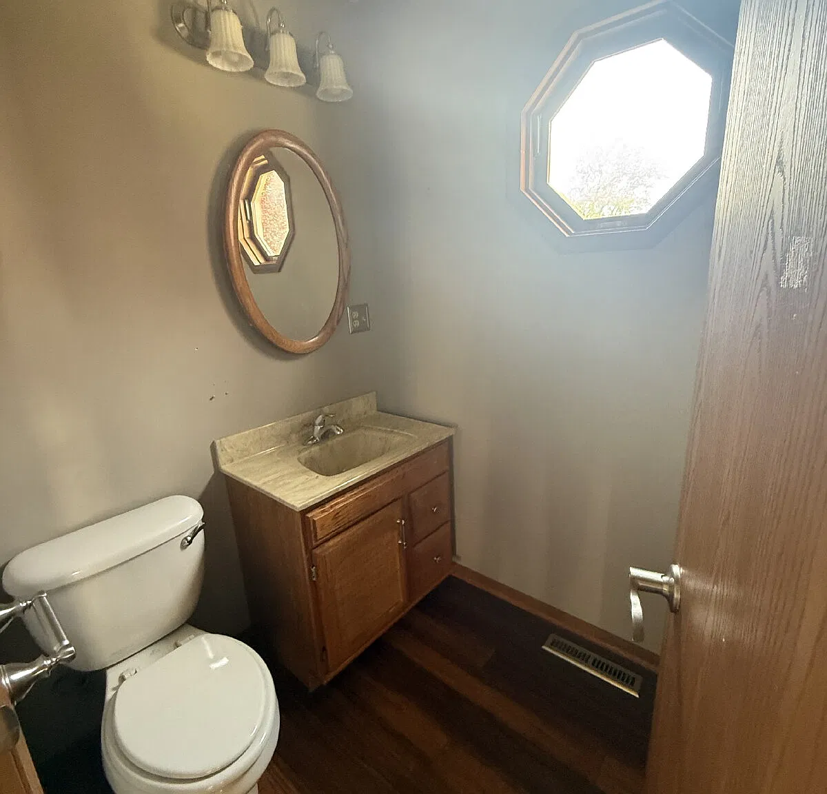 3 bed, 1.5 bath, 1452 sqft, $1,650 — Photo 4