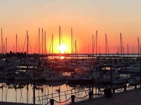 237 Day Dr, Lorain, OH 44052