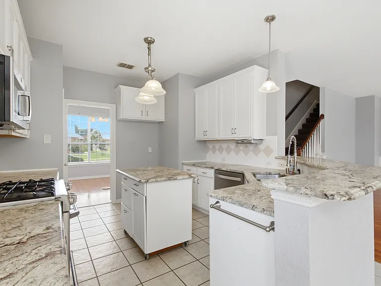 7852 Rainbow Falls Dr — Photo 9