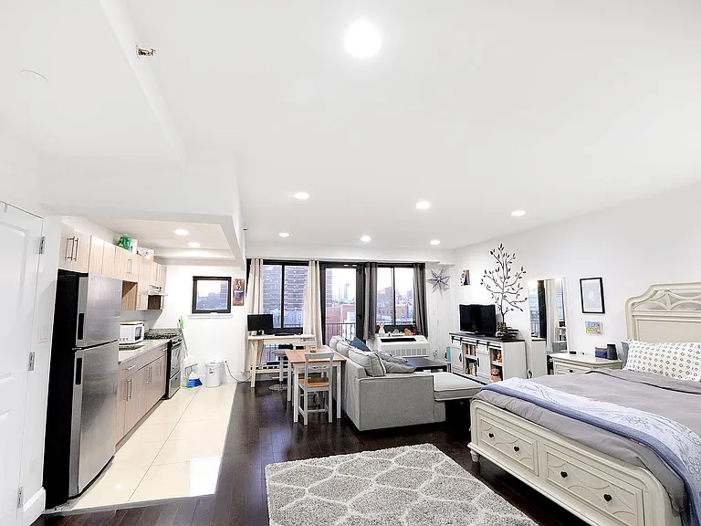 203 E 121st St #801 — Photo 1