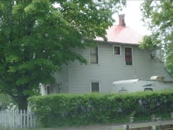 2nd image of 39 1st St