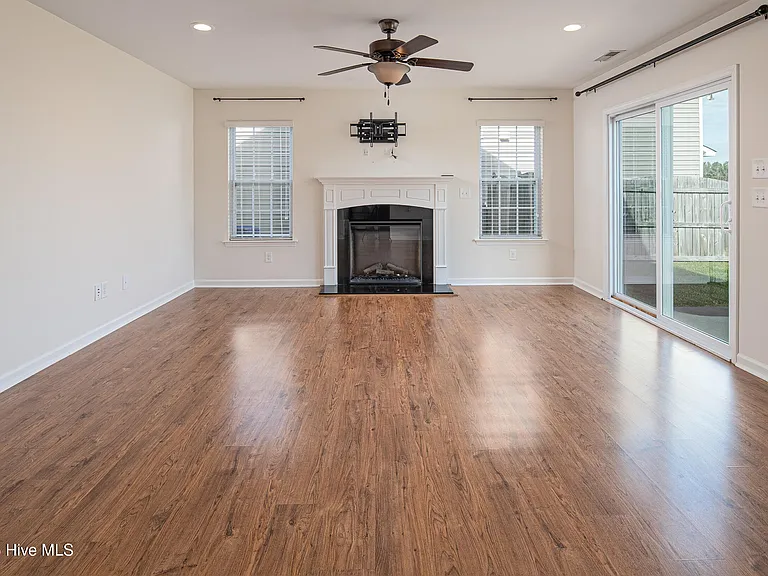 808 Jade Ln — Photo 19