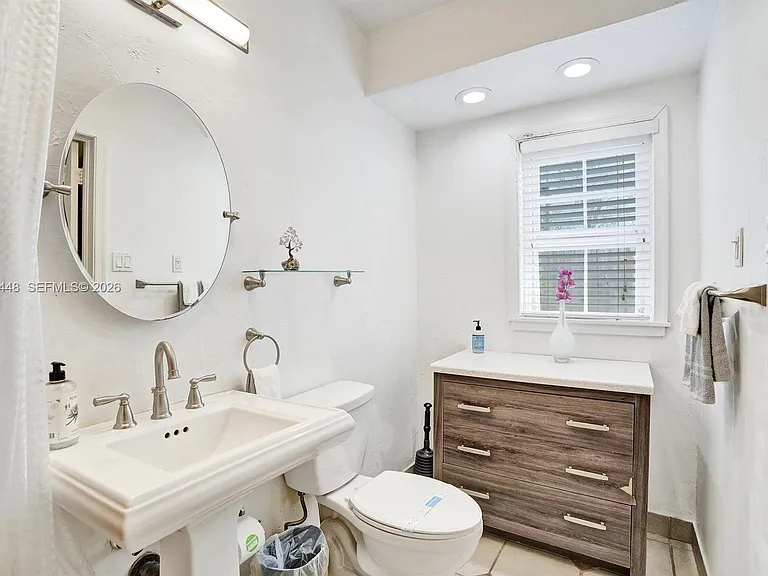 530 NE 11th Ave — Photo 19