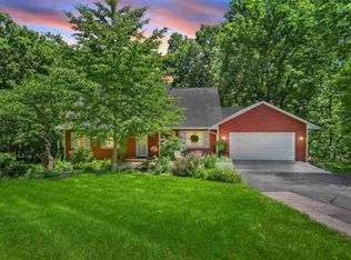 3915 Mehaffey Ln NE, Solon, IA 52333