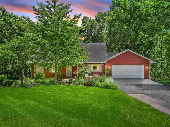 3915 Mehaffey Ln NE, Solon, IA 52333