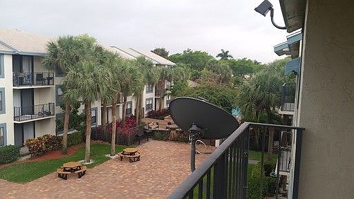 5th image of 706 Executive Center Dr APT 33