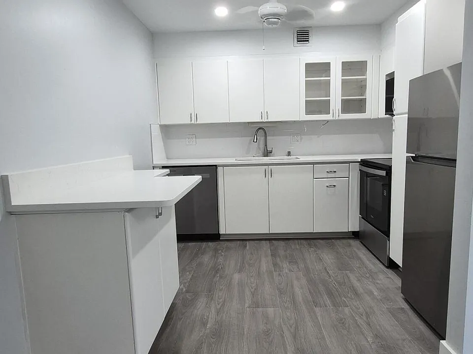 345 E Wellington Dr #345-H