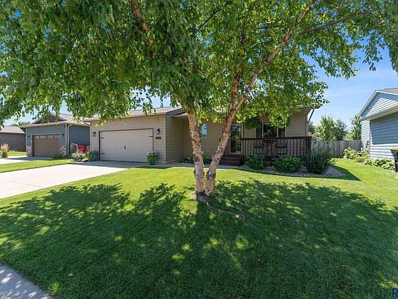 3rd image of 3709 W 90th St
