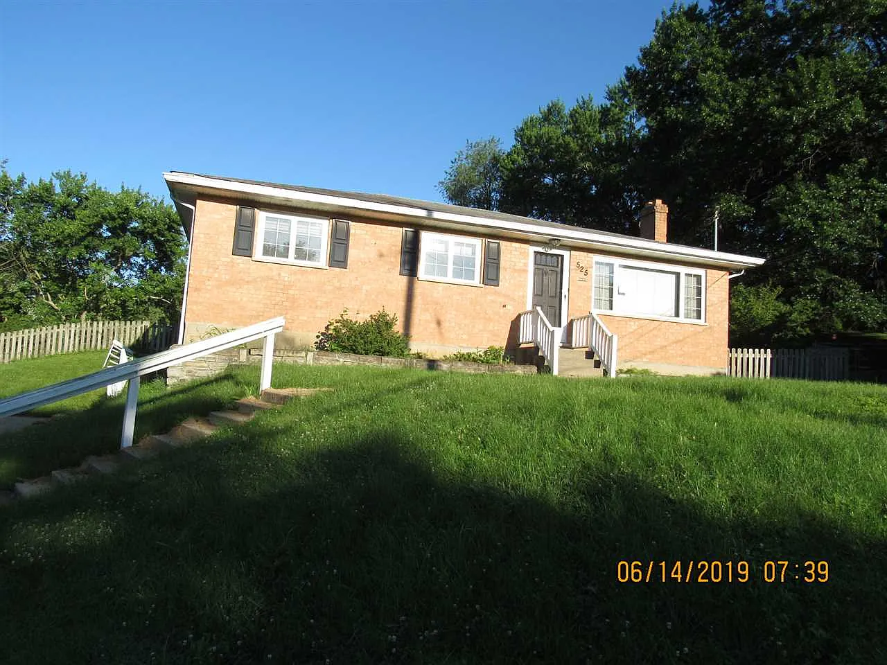 525 Timberlake Ave photo 1