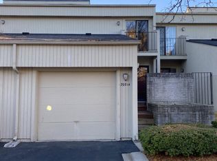 39514 Country Ln #23, Novi, MI 48375
