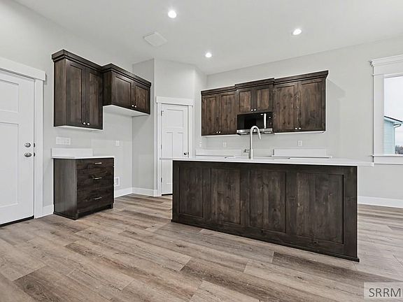 3rd image of 534 Fieldstone Ave