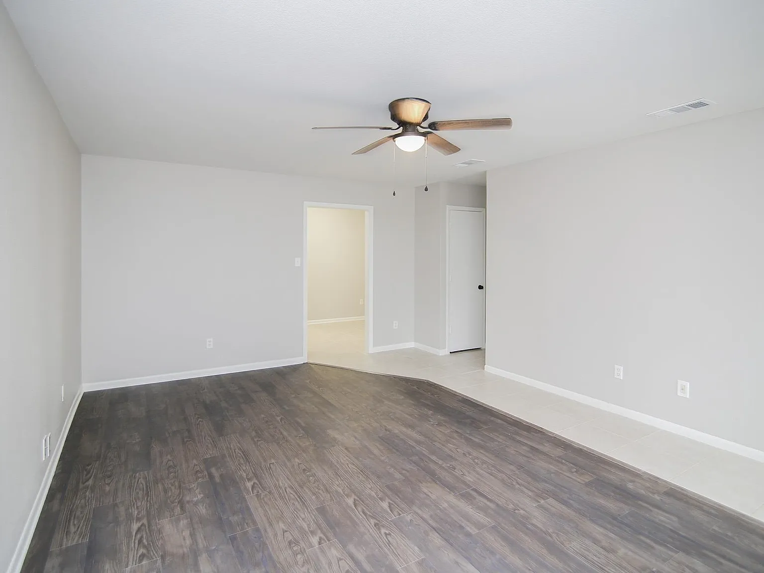 2 bed, 1.0 bath, 1250 sqft, $1,250 — Photo 2