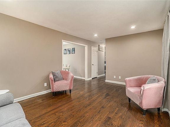 5th image of 11409 Spruce Ave