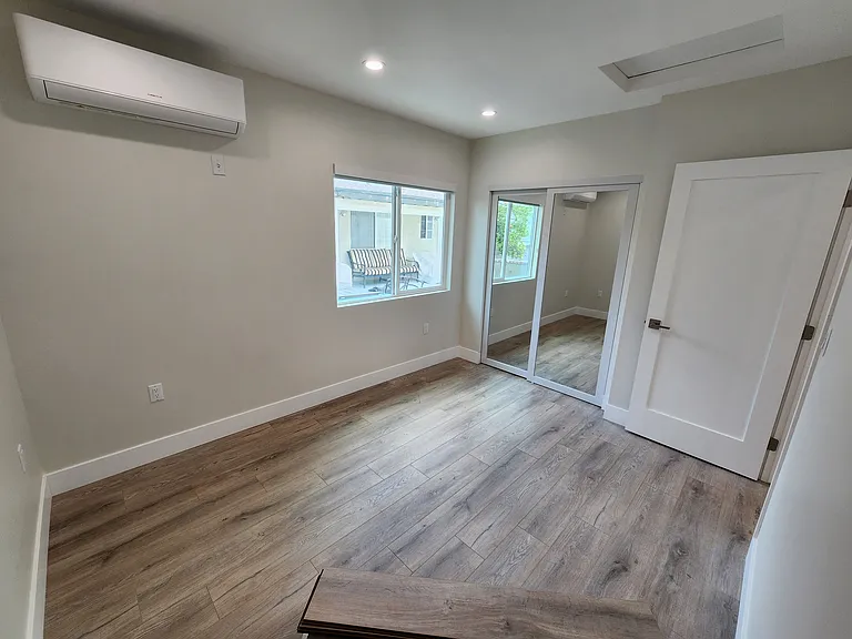 528 Amherst Dr — Photo 13