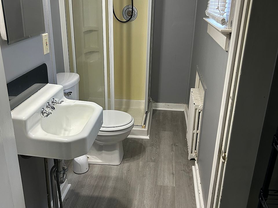1st image of 905 N Sherman St #1