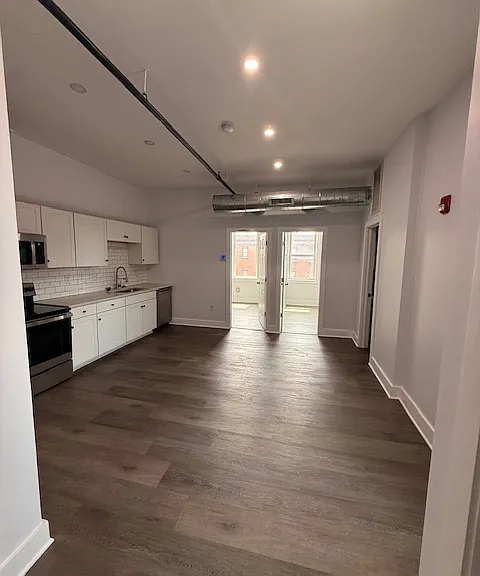 301 Central Ave — Photo 17