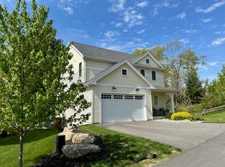 19 Cary Ln, Foxboro, MA 02035