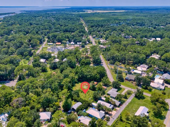 225 Avenue G #B, Apalachicola, FL 32320