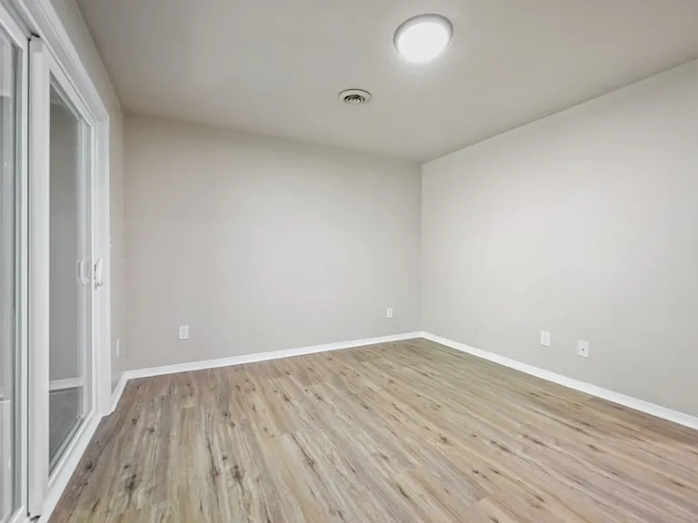 4921 SW 59th Ave — Photo 5