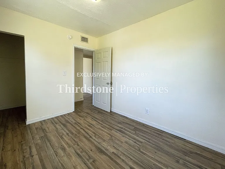 1431 W 18th St — Photo 13