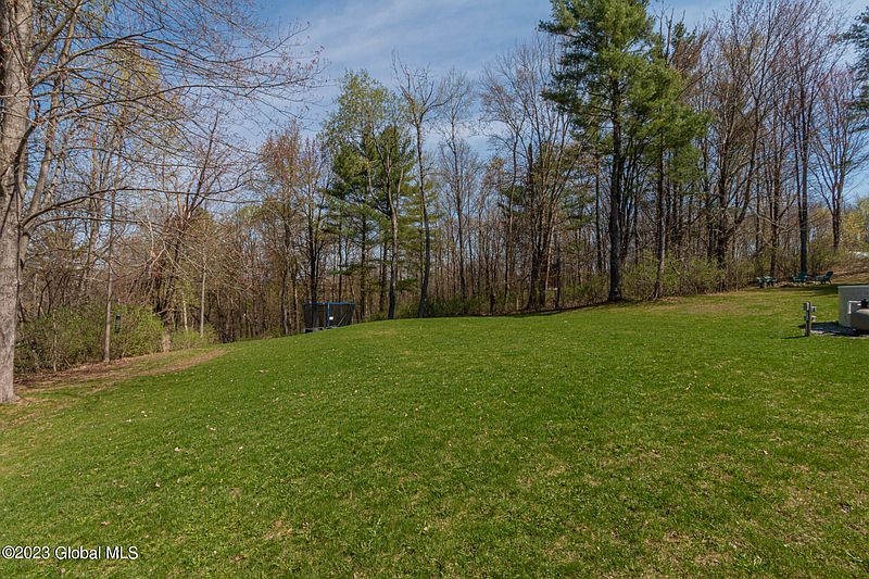 4th image of 143 Adirondack Heights