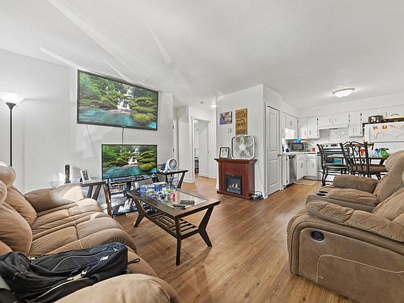 3rd image of 3813 Restwood Rd