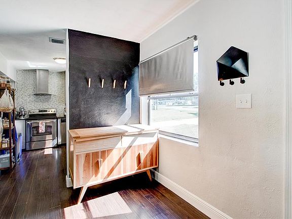 2nd image of 3114 Knollwood Cir