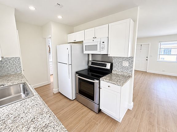 3rd image of 2641 Polk St