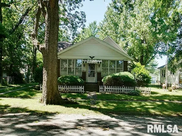 107 E Douglas St, Edinburg, IL 62531