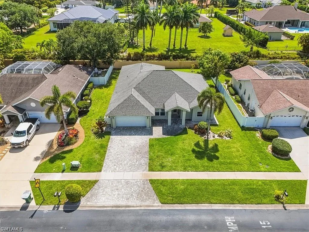 4 bed, 3.0 bath, 2250 sqft, $4,500 — Photo 2