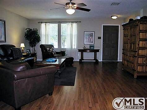 5th image of 1613 Flagstone Ln