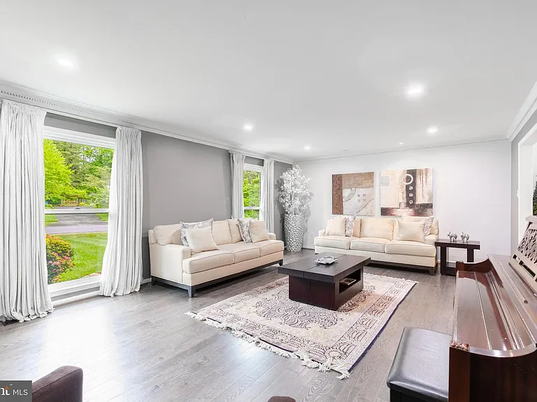 820 Ridge Dr — Photo 3