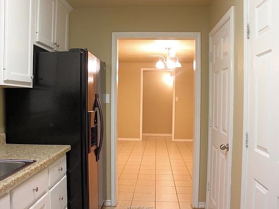 5th image of 2402 Driftwood Dr