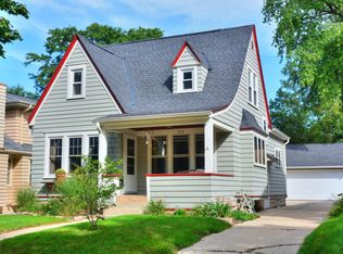 8118 Hillcrest Dr, Wauwatosa, WI 53213