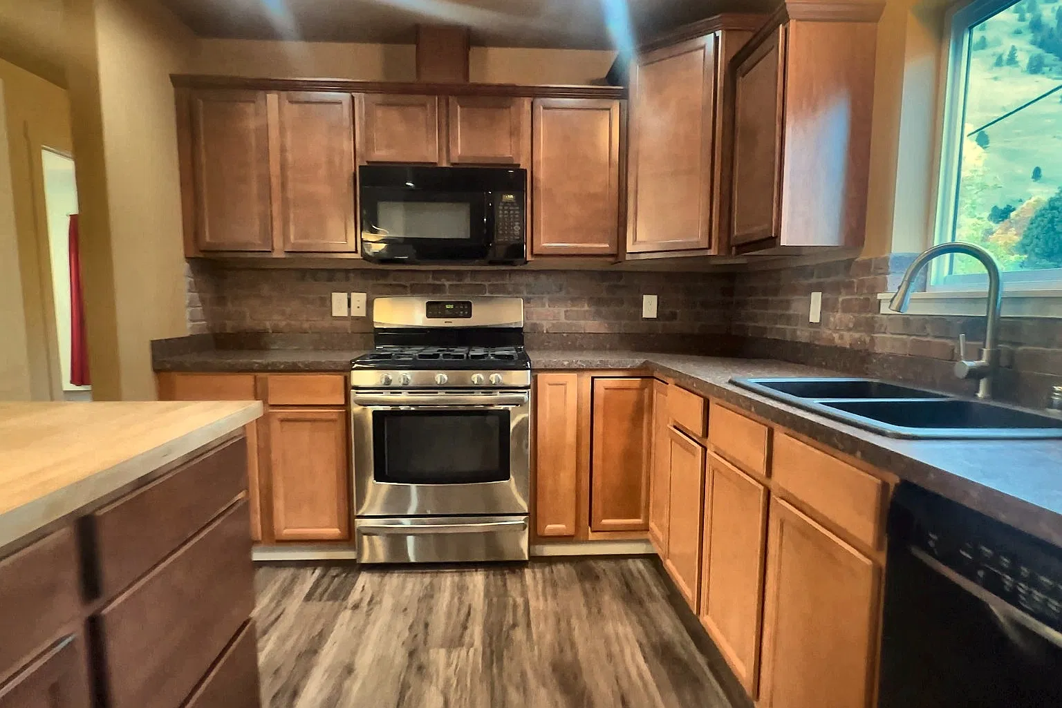 4 bed, 2244 sqft, $3,000 — Photo 4